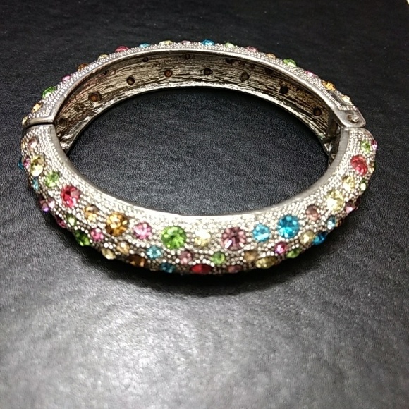 Silver tone bracelet with pastel rhinestones - Picture 2 of 6